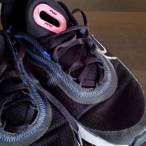 Youth air max siz 5 1/2 sneaks